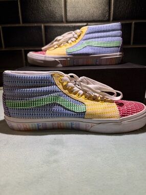 Vans Men’s side 8.5' Pride Multicolor Sk8-Hi Reissue Sneakers-read